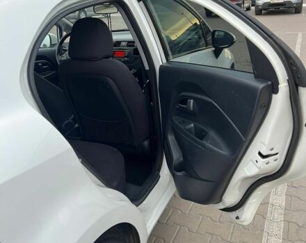 Белый Киа Рио, объемом двигателя 1.1 л и пробегом 215 тыс. км за 5650 $, фото 9 на Automoto.ua