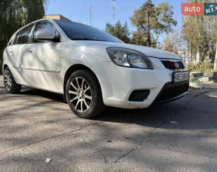 Белый Киа Рио, объемом двигателя 1.4 л и пробегом 199 тыс. км за 5100 $, фото 8 на Automoto.ua