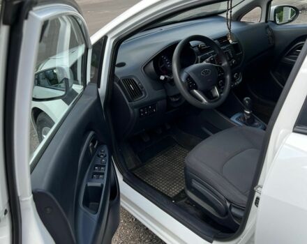 Белый Киа Рио, объемом двигателя 1.1 л и пробегом 212 тыс. км за 5800 $, фото 10 на Automoto.ua