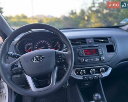 Білий Кіа Ріо, об'ємом двигуна 1.25 л та пробігом 128 тис. км за 6500 $, фото 11 на Automoto.ua