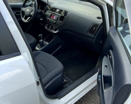 Білий Кіа Ріо, об'ємом двигуна 1.1 л та пробігом 212 тис. км за 5800 $, фото 12 на Automoto.ua
