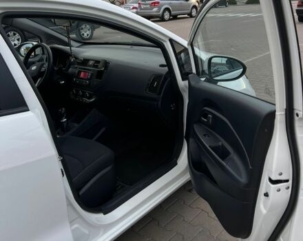 Белый Киа Рио, объемом двигателя 1.1 л и пробегом 215 тыс. км за 5650 $, фото 10 на Automoto.ua