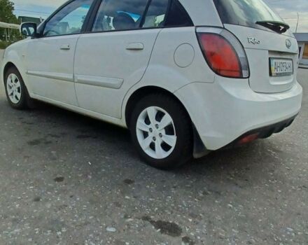 Білий Кіа Ріо, об'ємом двигуна 1.4 л та пробігом 120 тис. км за 6100 $, фото 2 на Automoto.ua