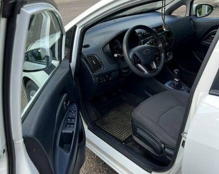 Білий Кіа Ріо, об'ємом двигуна 1.1 л та пробігом 212 тис. км за 5800 $, фото 8 на Automoto.ua
