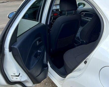 Білий Кіа Ріо, об'ємом двигуна 1.1 л та пробігом 212 тис. км за 5800 $, фото 11 на Automoto.ua
