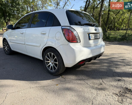 Белый Киа Рио, объемом двигателя 1.4 л и пробегом 199 тыс. км за 5100 $, фото 3 на Automoto.ua