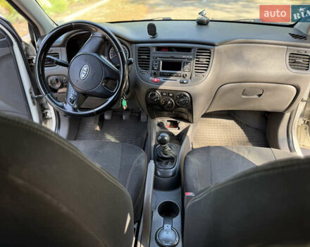 Киа Рио 2011 в Павлограде на Automoto.ua Белый Киа Рио, объемом двигателя 1.4 л и пробегом 199 тыс. км за 5700 $, фото 5 на Automoto.ua