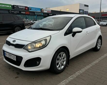 Белый Киа Рио, объемом двигателя 1.1 л и пробегом 215 тыс. км за 5650 $, фото 1 на Automoto.ua