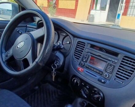 Білий Кіа Ріо, об'ємом двигуна 1.4 л та пробігом 120 тис. км за 6100 $, фото 4 на Automoto.ua