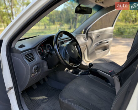 Белый Киа Рио, объемом двигателя 1.4 л и пробегом 199 тыс. км за 5100 $, фото 7 на Automoto.ua