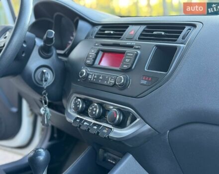 Білий Кіа Ріо, об'ємом двигуна 1.25 л та пробігом 128 тис. км за 6500 $, фото 14 на Automoto.ua