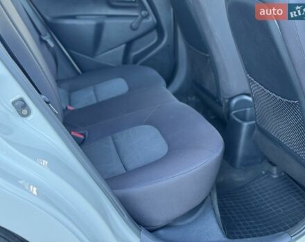 Білий Кіа Ріо, об'ємом двигуна 1.25 л та пробігом 128 тис. км за 6500 $, фото 15 на Automoto.ua
