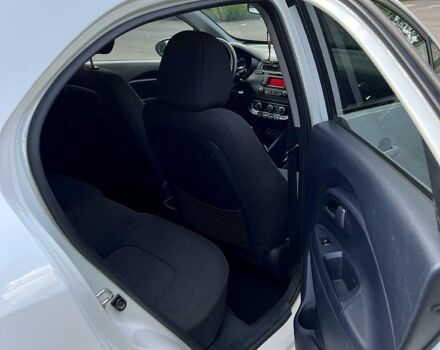 Білий Кіа Ріо, об'ємом двигуна 1.1 л та пробігом 212 тис. км за 5800 $, фото 9 на Automoto.ua