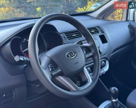 Білий Кіа Ріо, об'ємом двигуна 1.25 л та пробігом 128 тис. км за 6500 $, фото 9 на Automoto.ua
