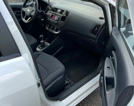 Белый Киа Рио, объемом двигателя 1.1 л и пробегом 212 тыс. км за 5800 $, фото 14 на Automoto.ua