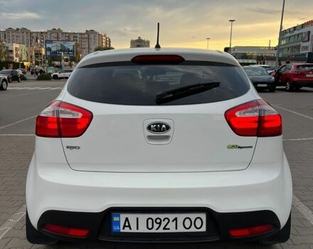 Белый Киа Рио, объемом двигателя 1.1 л и пробегом 215 тыс. км за 5650 $, фото 7 на Automoto.ua
