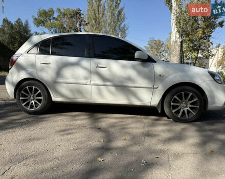 Белый Киа Рио, объемом двигателя 1.4 л и пробегом 199 тыс. км за 5100 $, фото 1 на Automoto.ua