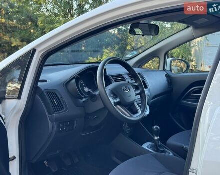 Білий Кіа Ріо, об'ємом двигуна 1.25 л та пробігом 128 тис. км за 6500 $, фото 8 на Automoto.ua