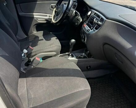 Белый Киа Рио, объемом двигателя 1.4 л и пробегом 141 тыс. км за 6200 $, фото 7 на Automoto.ua