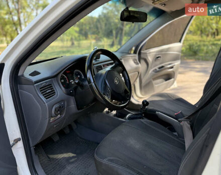 Киа Рио 2011 в Павлограде на Automoto.ua Белый Киа Рио, объемом двигателя 1.4 л и пробегом 199 тыс. км за 5700 $, фото 7 на Automoto.ua