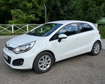 Белый Киа Рио, объемом двигателя 1.1 л и пробегом 212 тыс. км за 5800 $, фото 2 на Automoto.ua