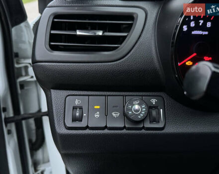 Білий Кіа Ріо, об'ємом двигуна 1.59 л та пробігом 163 тис. км за 8200 $, фото 43 на Automoto.ua