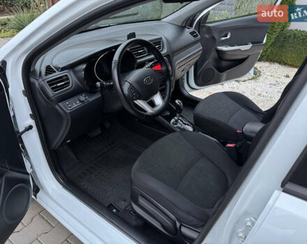 Білий Кіа Ріо, об'ємом двигуна 1.59 л та пробігом 163 тис. км за 8200 $, фото 26 на Automoto.ua