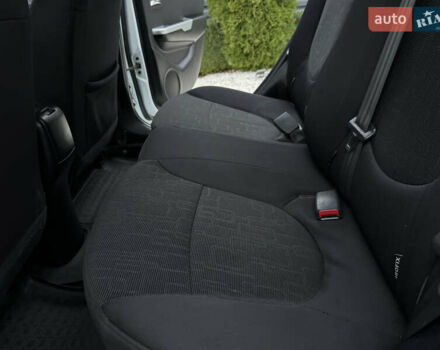 Білий Кіа Ріо, об'ємом двигуна 1.59 л та пробігом 163 тис. км за 8200 $, фото 41 на Automoto.ua