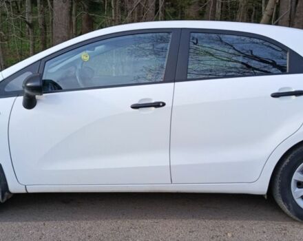 Белый Киа Рио, объемом двигателя 1.1 л и пробегом 210 тыс. км за 6300 $, фото 1 на Automoto.ua