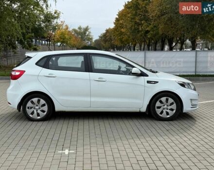 Білий Кіа Ріо, об'ємом двигуна 1.6 л та пробігом 99 тис. км за 8700 $, фото 3 на Automoto.ua