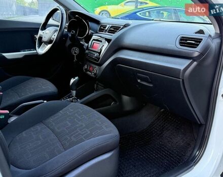Белый Киа Рио, объемом двигателя 1.59 л и пробегом 28 тыс. км за 10000 $, фото 36 на Automoto.ua
