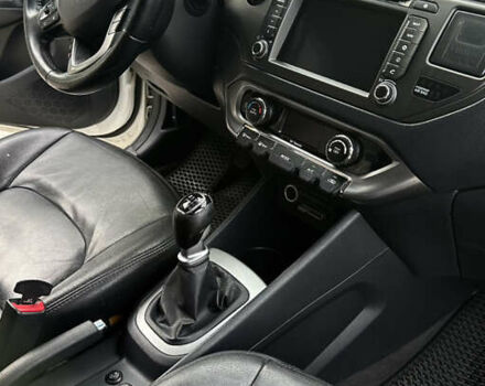 Білий Кіа Ріо, об'ємом двигуна 1.1 л та пробігом 330 тис. км за 6900 $, фото 12 на Automoto.ua