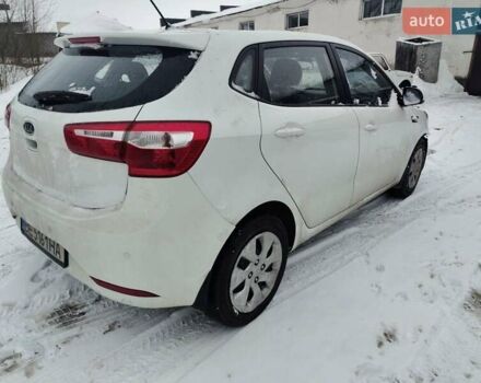 Белый Киа Рио, объемом двигателя 1.59 л и пробегом 185 тыс. км за 4000 $, фото 3 на Automoto.ua