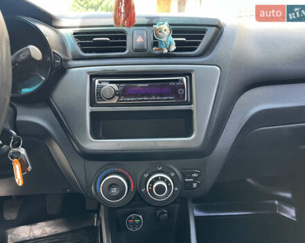 Белый Киа Рио, объемом двигателя 1.4 л и пробегом 279 тыс. км за 7200 $, фото 12 на Automoto.ua
