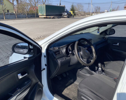Білий Кіа Ріо, об'ємом двигуна 1.4 л та пробігом 103 тис. км за 6750 $, фото 14 на Automoto.ua