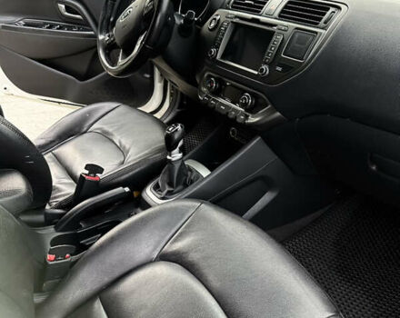 Білий Кіа Ріо, об'ємом двигуна 1.1 л та пробігом 330 тис. км за 6900 $, фото 11 на Automoto.ua