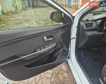 Білий Кіа Ріо, об'ємом двигуна 1.6 л та пробігом 127 тис. км за 8650 $, фото 12 на Automoto.ua