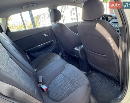 Белый Киа Рио, объемом двигателя 1.6 л и пробегом 138 тыс. км за 9500 $, фото 43 на Automoto.ua
