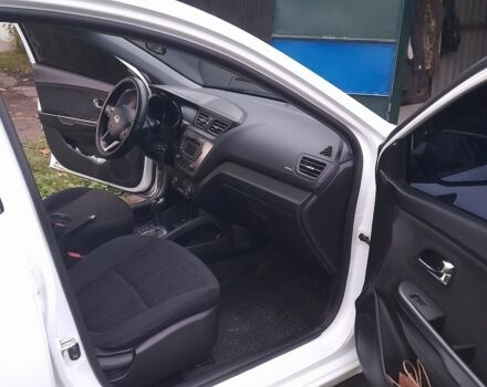 Белый Киа Рио, объемом двигателя 1.59 л и пробегом 70 тыс. км за 8900 $, фото 4 на Automoto.ua