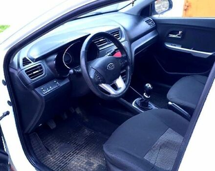 Белый Киа Рио, объемом двигателя 1.6 л и пробегом 296 тыс. км за 5500 $, фото 12 на Automoto.ua
