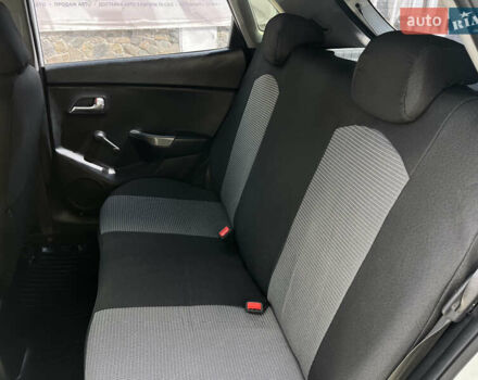 Белый Киа Рио, объемом двигателя 1.4 л и пробегом 279 тыс. км за 7200 $, фото 16 на Automoto.ua