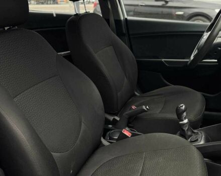 Білий Кіа Ріо, об'ємом двигуна 1.4 л та пробігом 200 тис. км за 6900 $, фото 12 на Automoto.ua