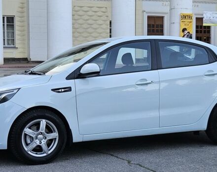 Белый Киа Рио, объемом двигателя 1.4 л и пробегом 105 тыс. км за 6300 $, фото 3 на Automoto.ua