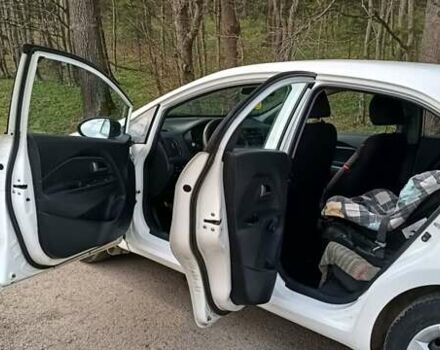 Белый Киа Рио, объемом двигателя 1.12 л и пробегом 210 тыс. км за 6300 $, фото 6 на Automoto.ua