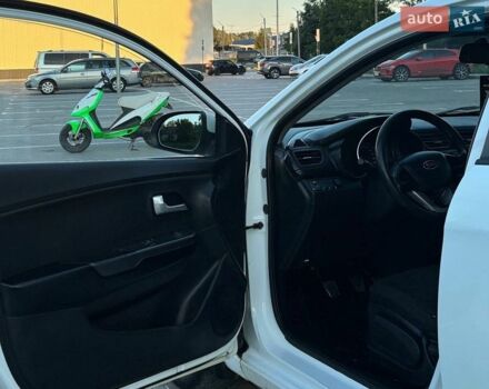 Білий Кіа Ріо, об'ємом двигуна 1.4 л та пробігом 330 тис. км за 3800 $, фото 9 на Automoto.ua
