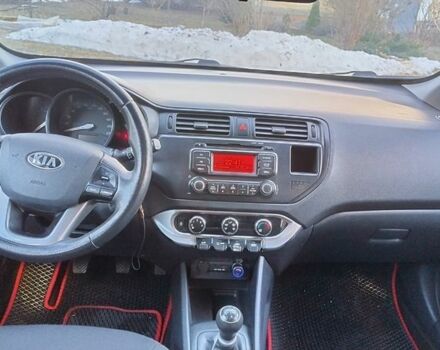 Белый Киа Рио, объемом двигателя 1.2 л и пробегом 203 тыс. км за 5600 $, фото 8 на Automoto.ua