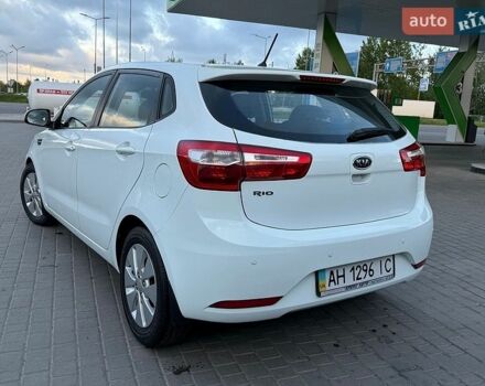 Белый Киа Рио, объемом двигателя 1.59 л и пробегом 28 тыс. км за 10000 $, фото 6 на Automoto.ua