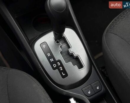Білий Кіа Ріо, об'ємом двигуна 1.6 л та пробігом 99 тис. км за 8700 $, фото 13 на Automoto.ua