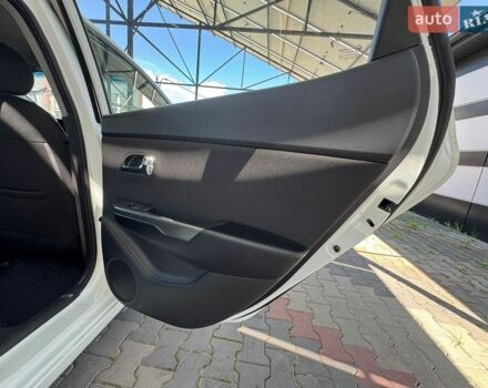 Белый Киа Рио, объемом двигателя 1.6 л и пробегом 138 тыс. км за 9500 $, фото 45 на Automoto.ua