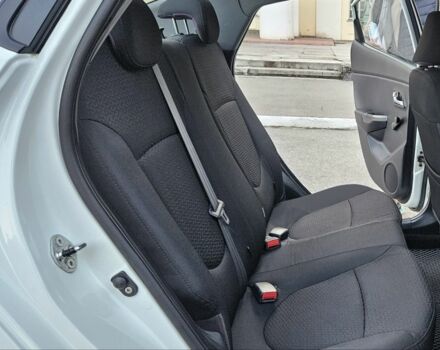 Белый Киа Рио, объемом двигателя 1.4 л и пробегом 105 тыс. км за 6300 $, фото 21 на Automoto.ua